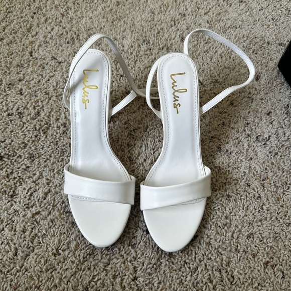 Lulu’s size 8 white heels - Picture 3 of 7